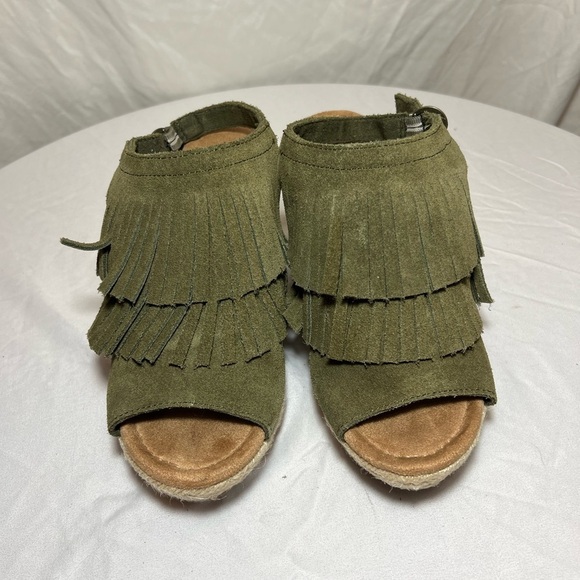 Minnetonka Green Suede Fringe Espadrilles Wedges - Size 7 - Like new! - Picture 2 of 9